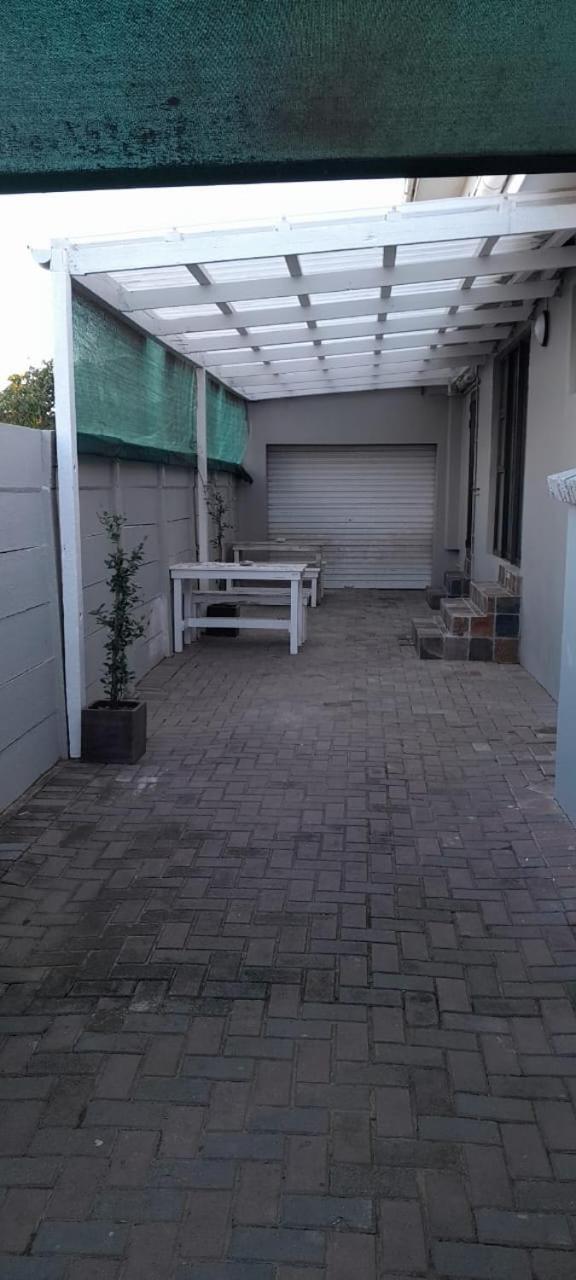 Hotel Kelzane Self-Catering Gonubie Esterno foto