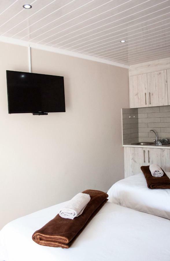 Hotel Kelzane Self-Catering Gonubie Esterno foto