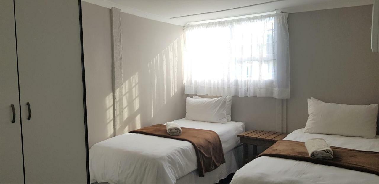 Hotel Kelzane Self-Catering Gonubie Esterno foto