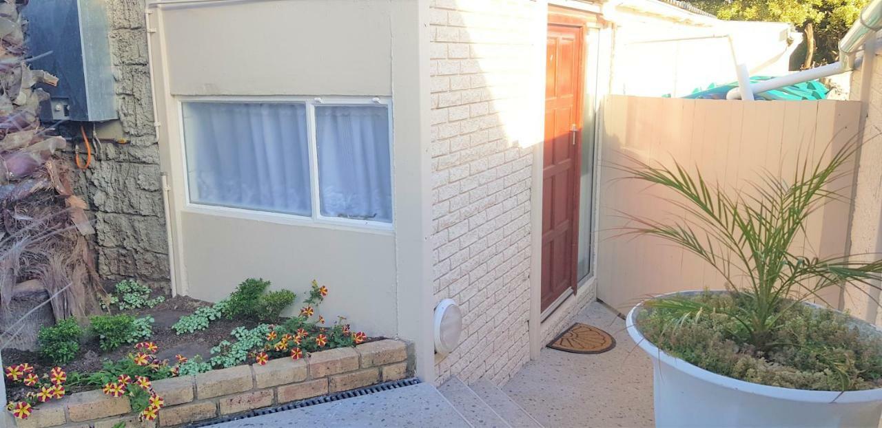 Hotel Kelzane Self-Catering Gonubie Esterno foto