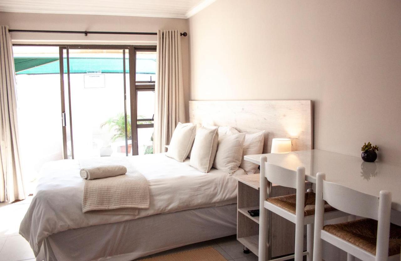 Hotel Kelzane Self-Catering Gonubie Esterno foto